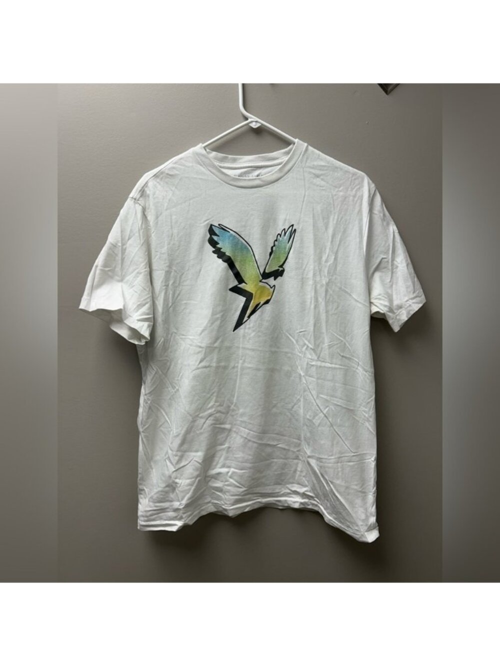 American Eagle Men's White Graphic T-Shirt Size L